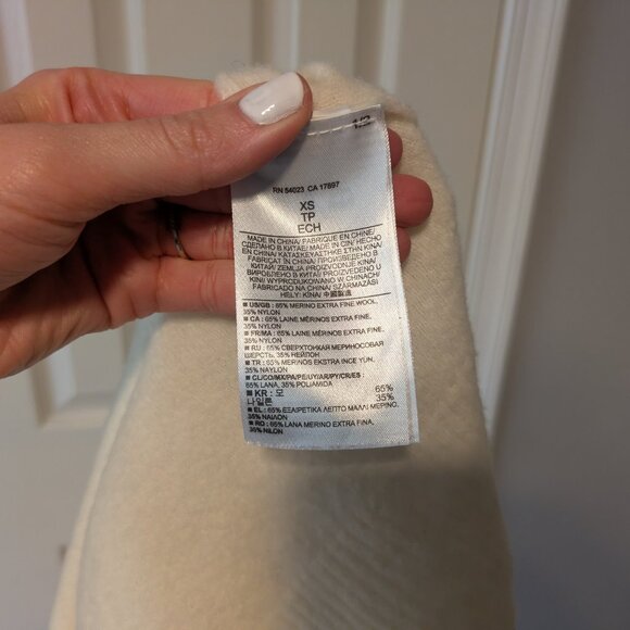 Banana Republic turtleneck, size xs - Picture 4 of 4